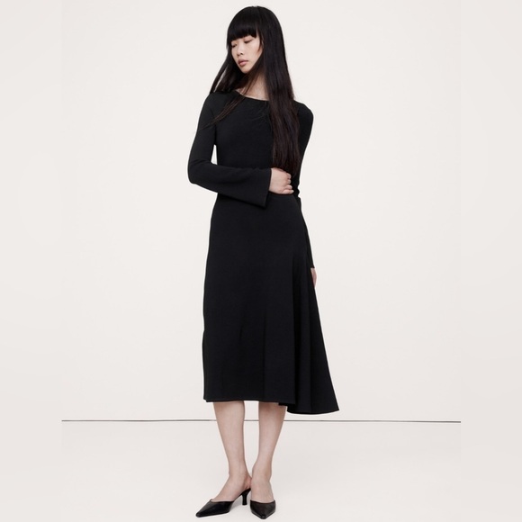 NWT! Banana Republic Black Flare-Sleeve Midi Sweater Dress - Size Large Petite⭐️ - Picture 1 of 6
